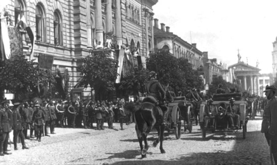 Lenkijos karių paradas Vilniuje 1922 metais