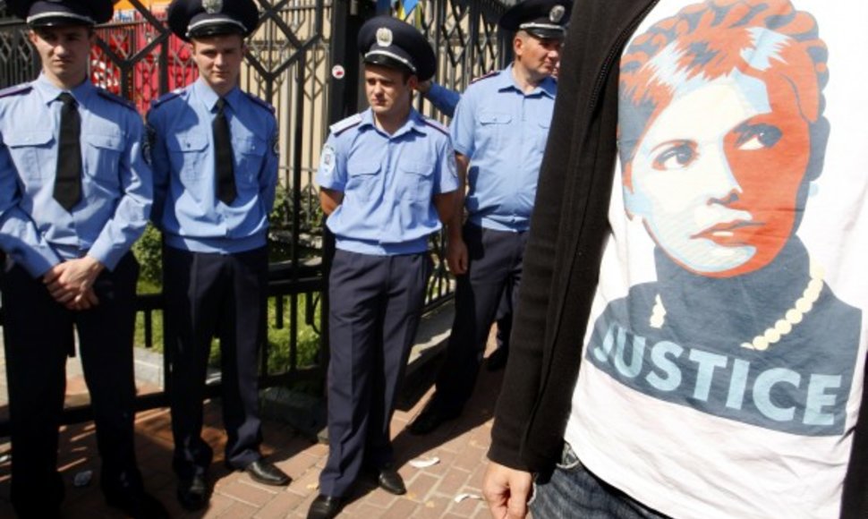 Julijos Tymošenko portretas ant rėmėjo marškinėlių