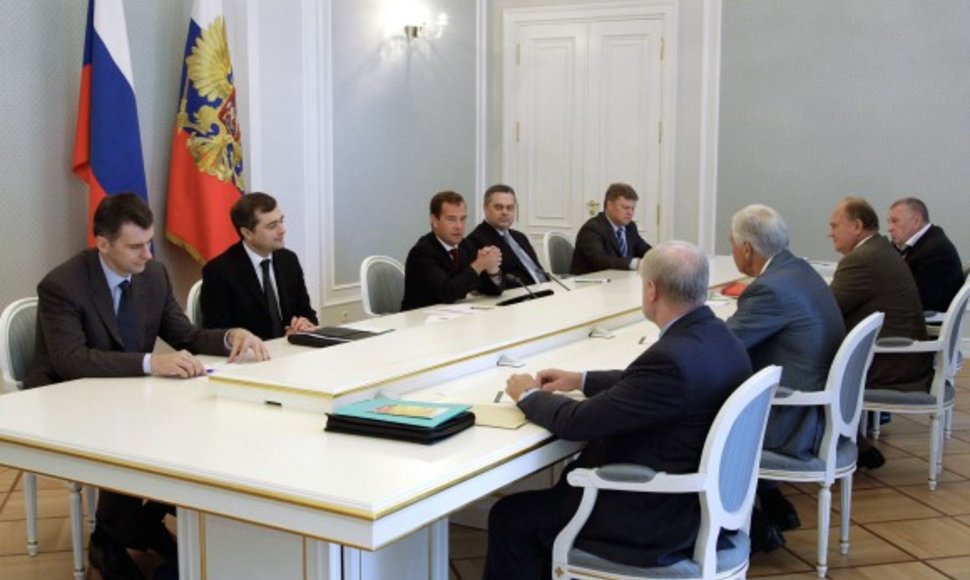 Dmitrijus Medvedevas su Rusijos politinių partijų lyderiais