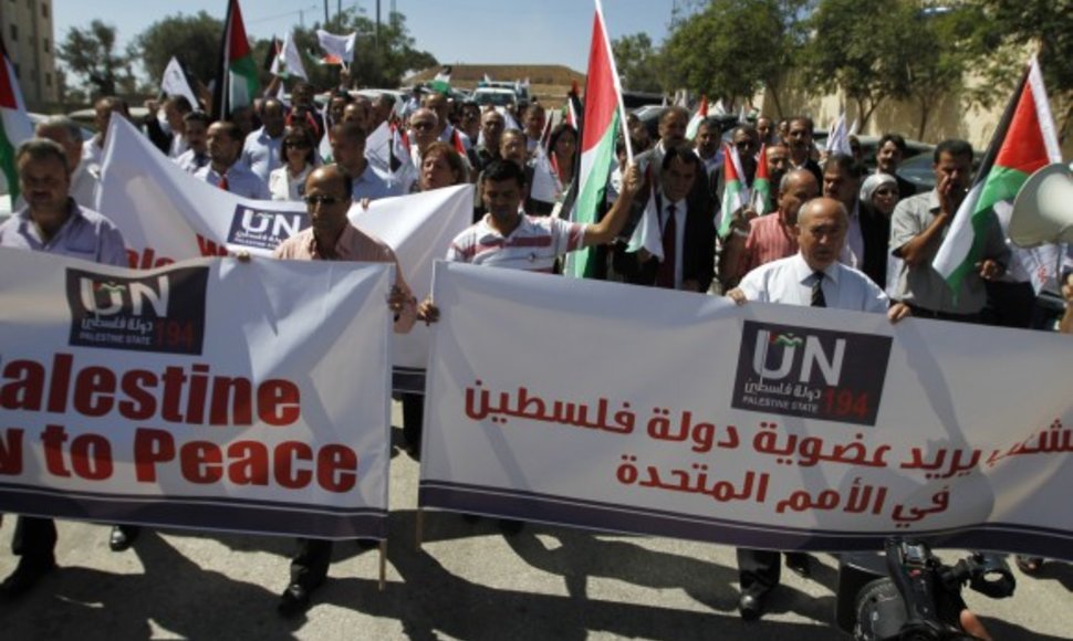 Palestiniečiai siekia, kad jų kuriama valstybė taptų pilnateise Jungtinių Tautų nare.