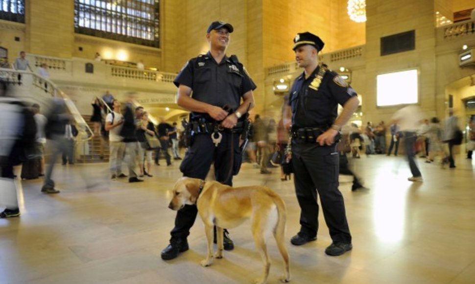 Policininkai su šunimi centrinėje Niujorko stotyje