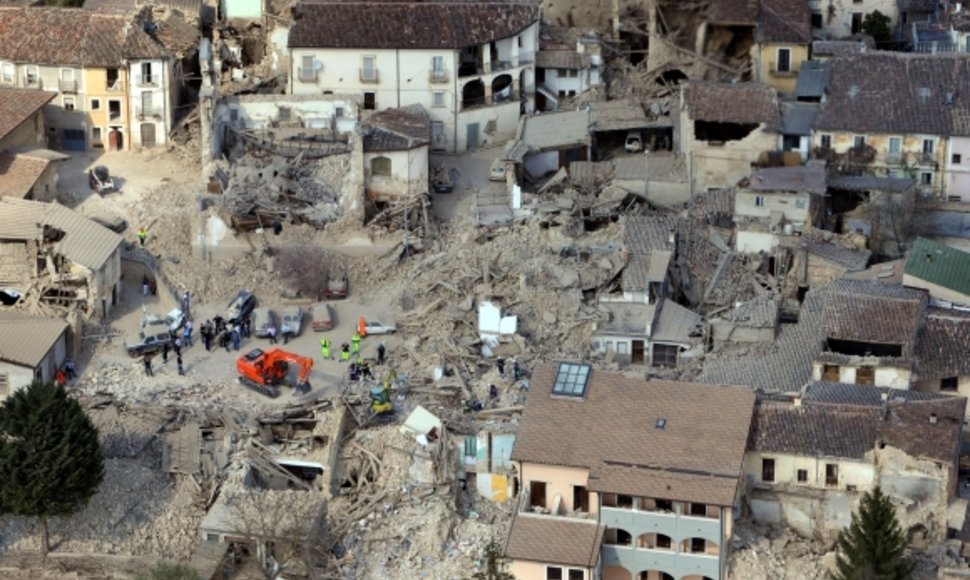 Žemės drebėjimo pasekmės Akviloje