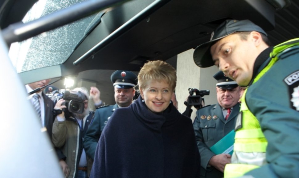 Dalia Grybauskaitė su policijos pareigūnais