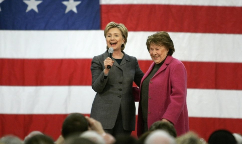 Hillary Clinton neteko savo motinos Dorothy Rodham (dešinėje).