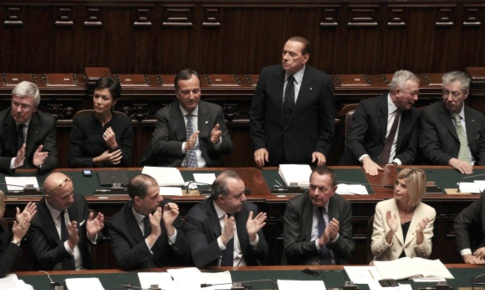 Silvio Berlusconi (stovi) Italijos parlamento žemuosiuose rūmuose