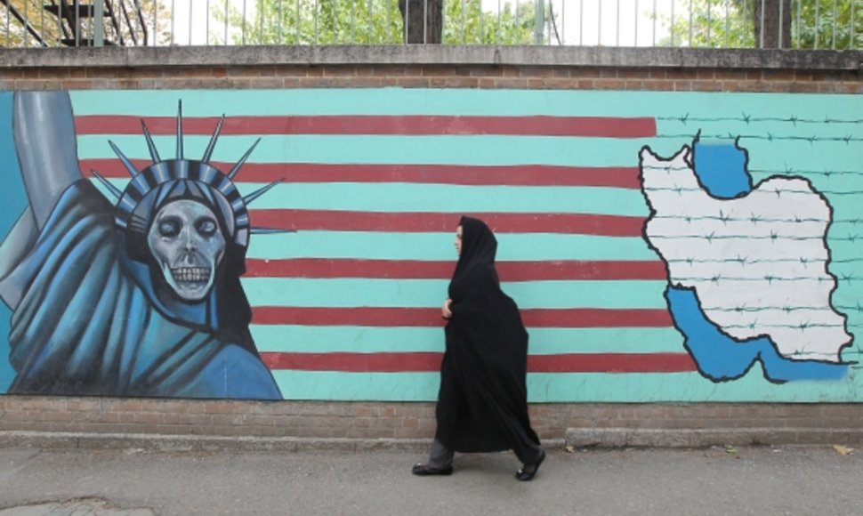 Antiamerikietiškas piešinys ant tvoros Teherane
