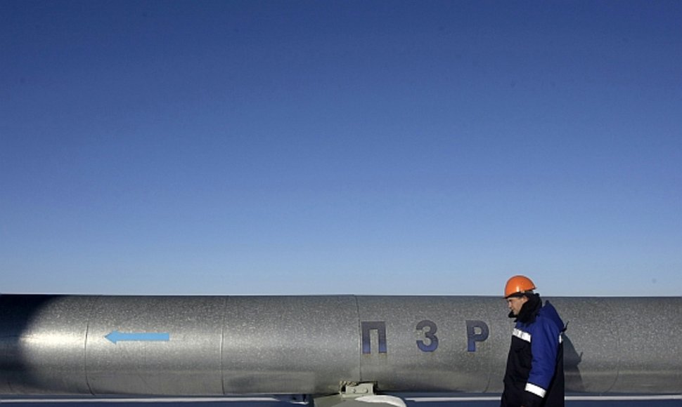Rusija skelbia, kad Ukraina blokuoja atnaujintą dujų tiekimą Europai.