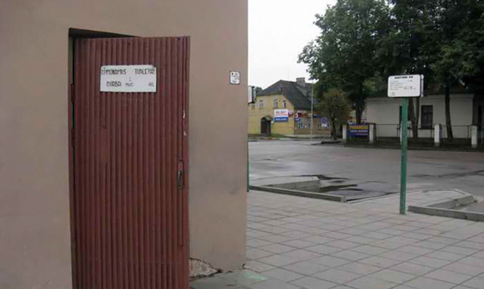 Prienų autobusų stoties tualete moteris prekiavo kontrabandinėmis cigaretėmis.