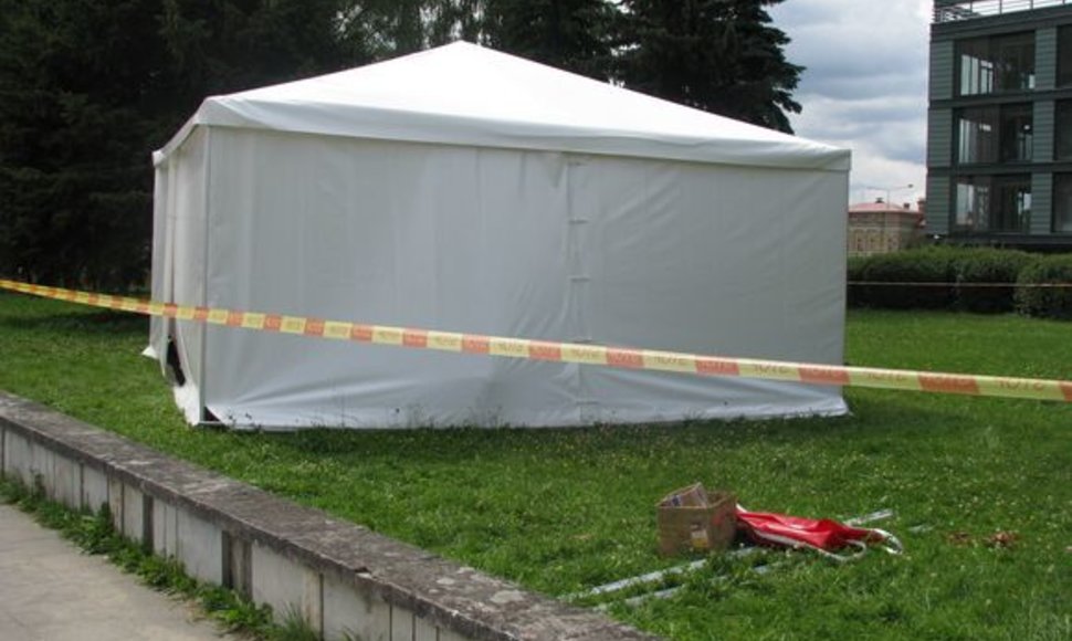 Prie šios archeologų palapinės įvyko incidentas tarp rabino ir f