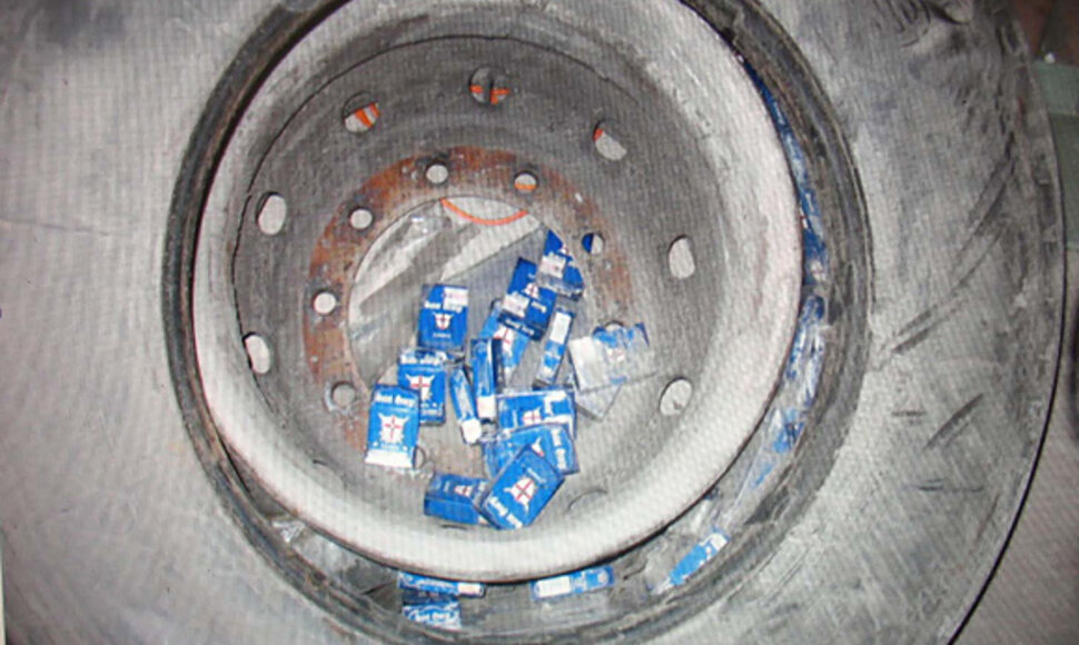 Cigaretės vilkiko ratuose