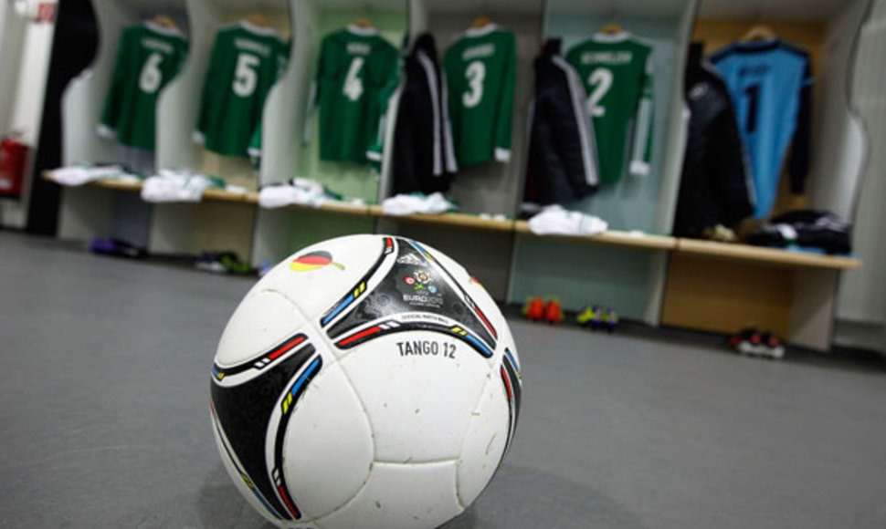 Futbolo kamuolis „Tango“, su kuriuo bus žaidžiama Europos futbolo čempionate.