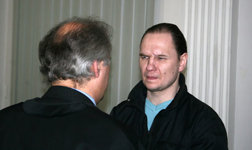Konstantinas Michailovas su advokatu