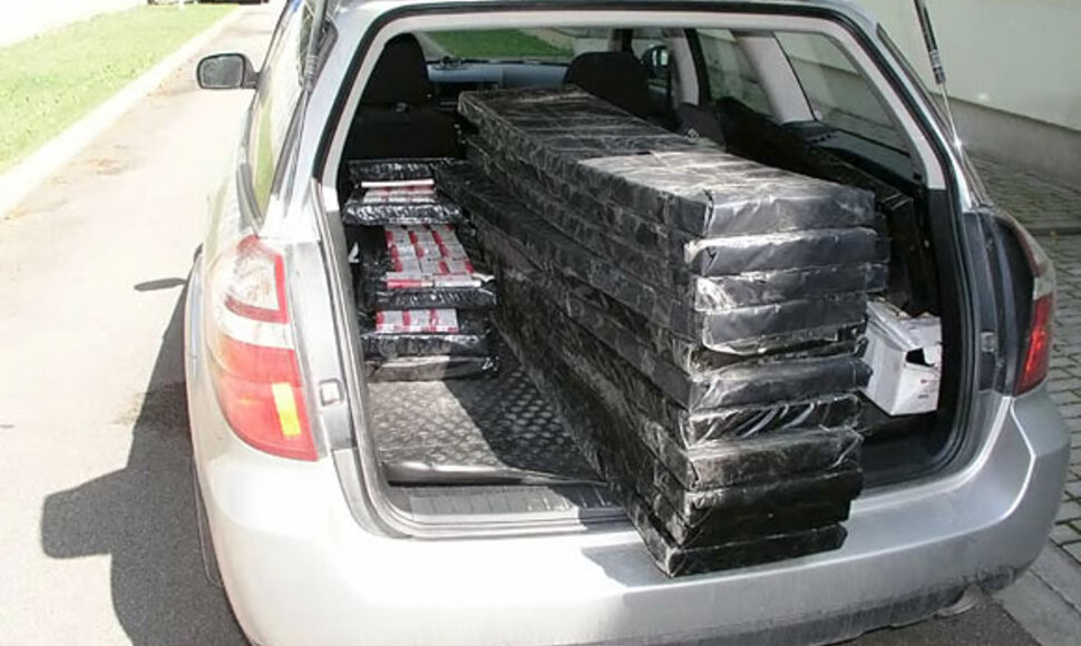 Pasieniečių sulaikytas automobilis ir cigaretės