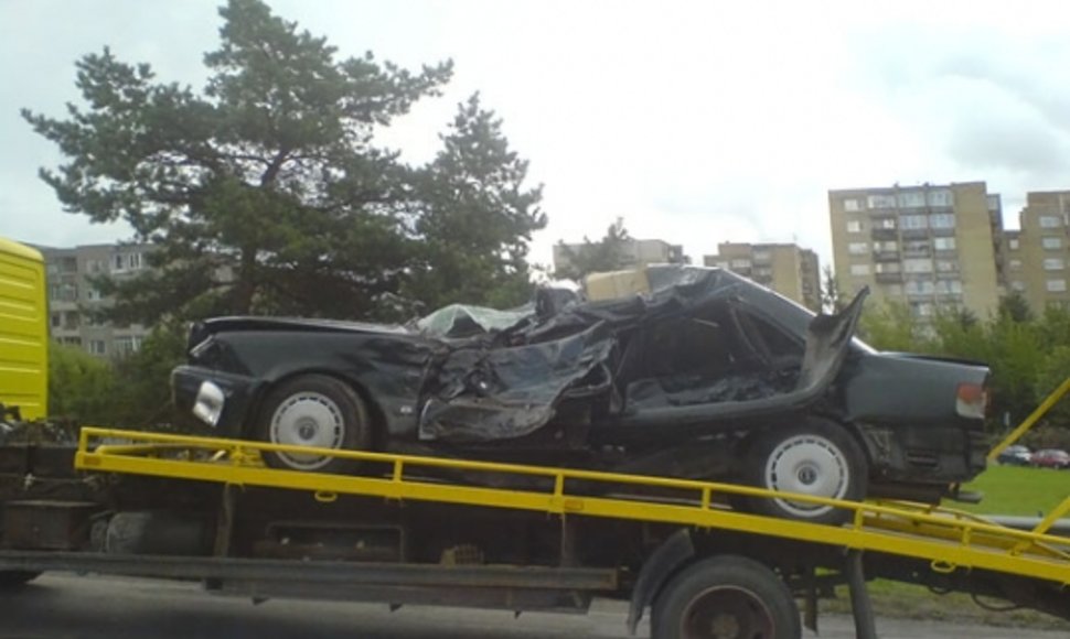 Automobilis „Audi“ po avarijos Utenoje