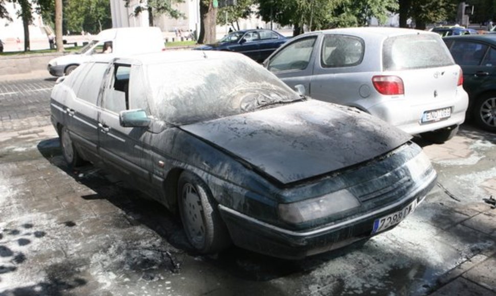 Vilniaus centre sudegęs automobilis