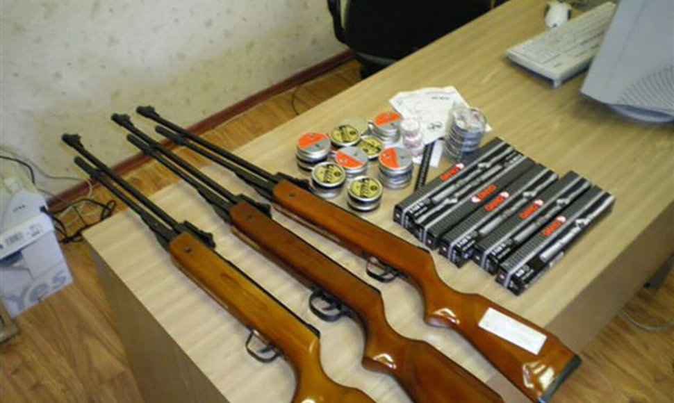 Iš Lentvario gyventojo konfiskuoti ginklai