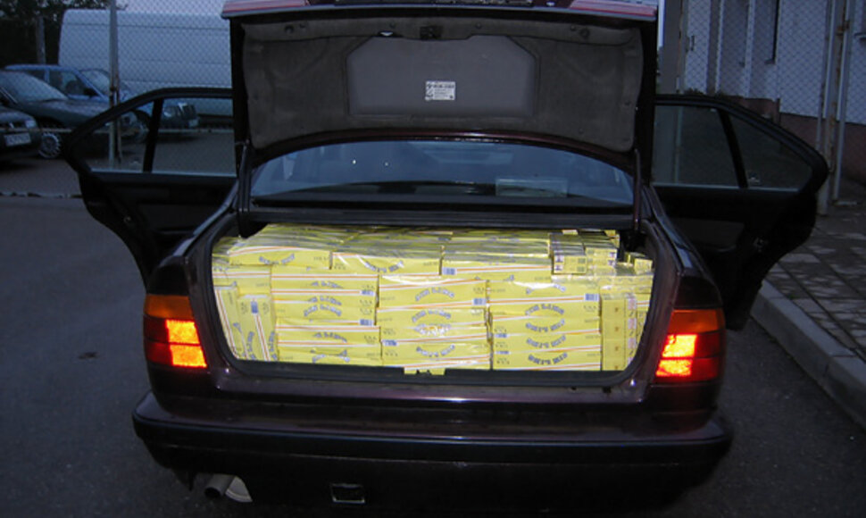 Automobilyje rastos cigaretės