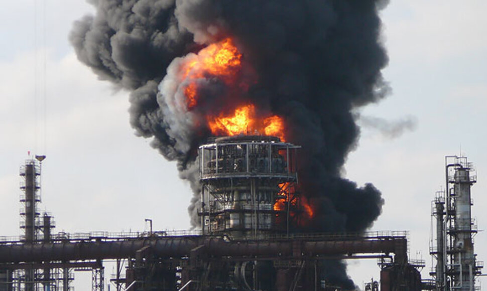 Gaisras bendrovėje &bdquo;Mažeikių nafta&ldquo; 2006 m.