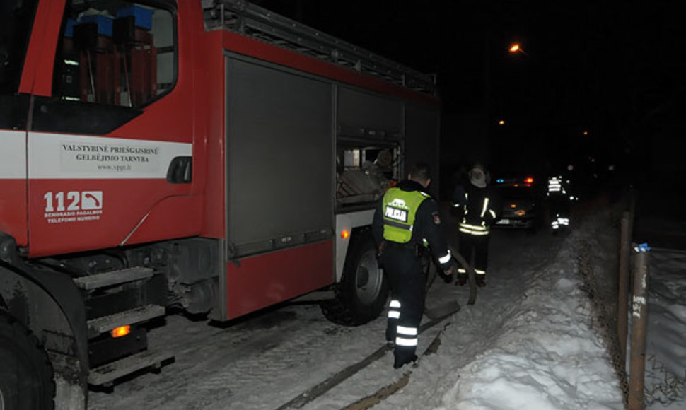 Ugniagesiai, policija