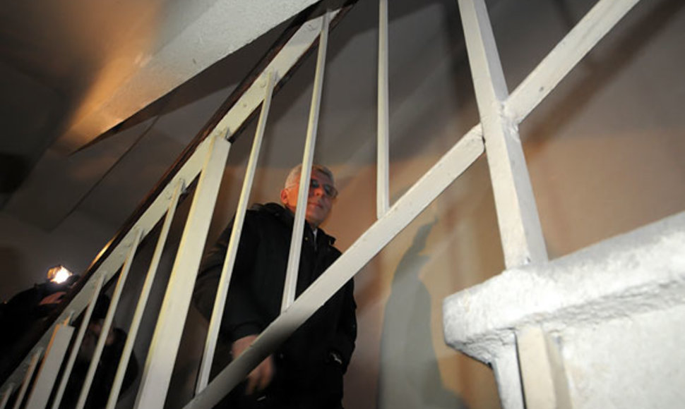 Algimantas Salamakinas laiptais lipa į savo butą Seimo viešbutyje