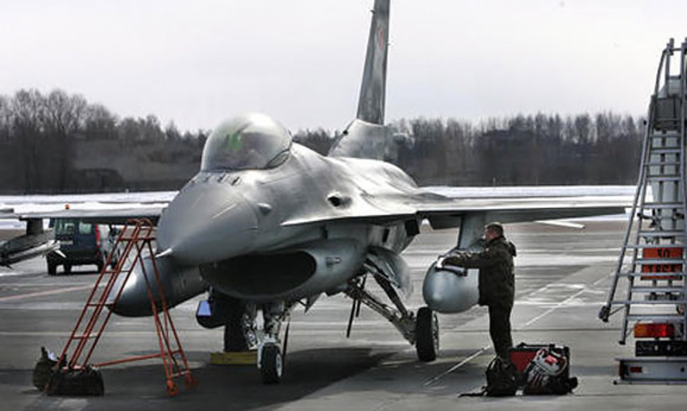 NATO lėktuvai Talino oro uoste