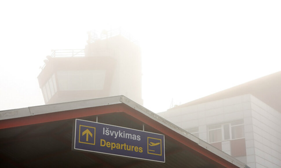 Vilniaus oro uostas skendi rūke
