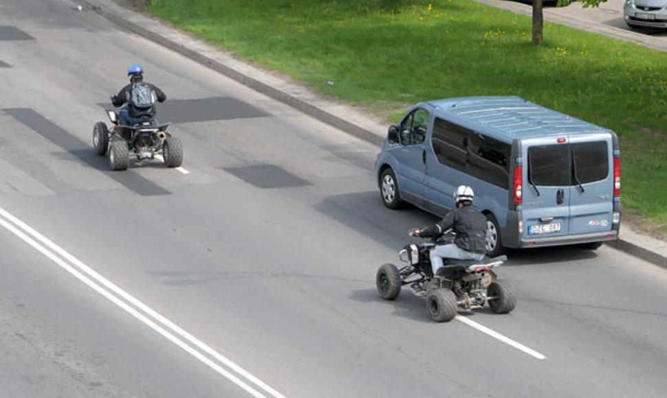 Nuo policijos sprunkantys keturračiai