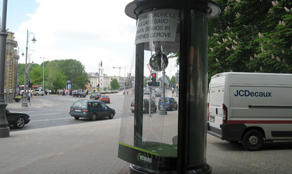 Išplėšta reklaminė kolona Vilniuje 