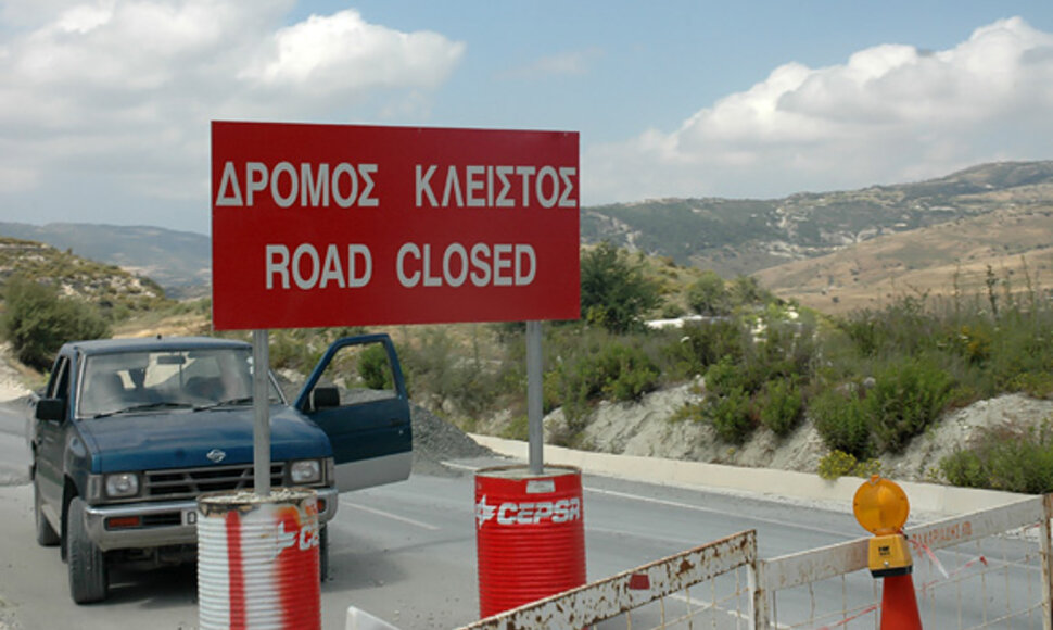 Uždarytas kelias Kipro kalnuose