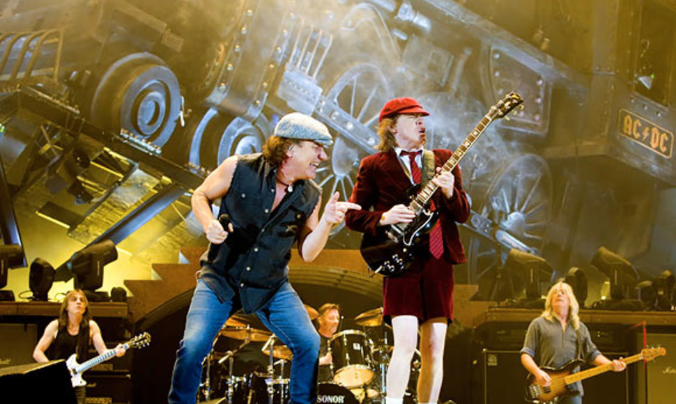 AC/DC scenoje jau beveik 40 metų