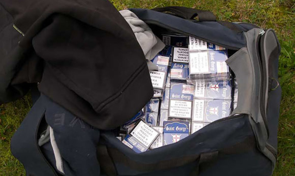 Krepšys su kontrabandinėmis cigaretėmis