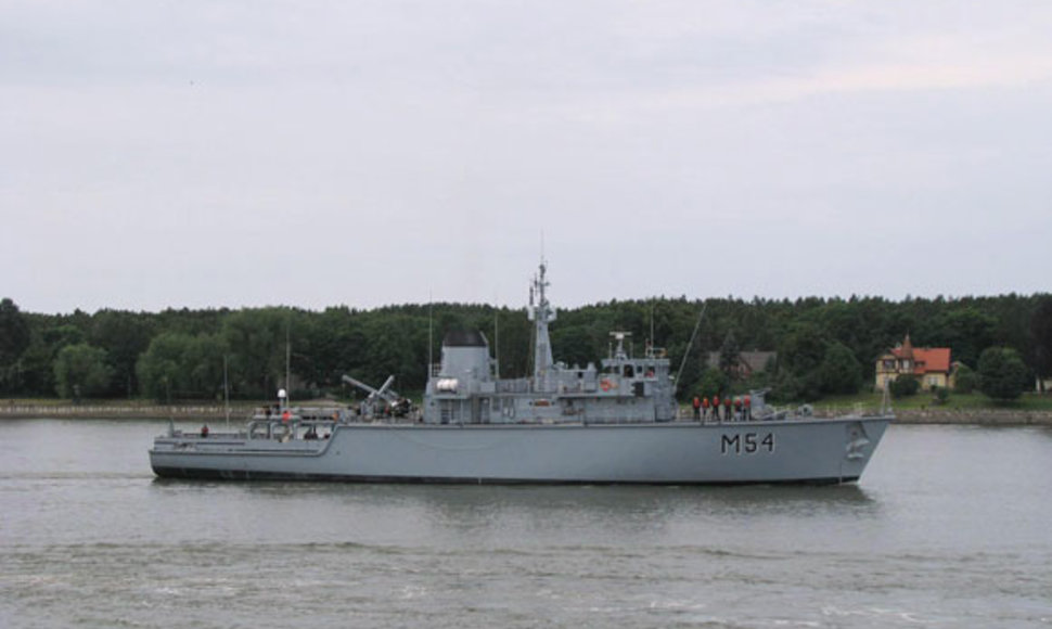 Lietuvos karo laivai išplaukia į pratybas