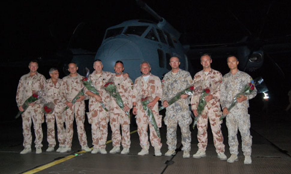 Namo grįžusi Oro pajėgų patarėjų grupė