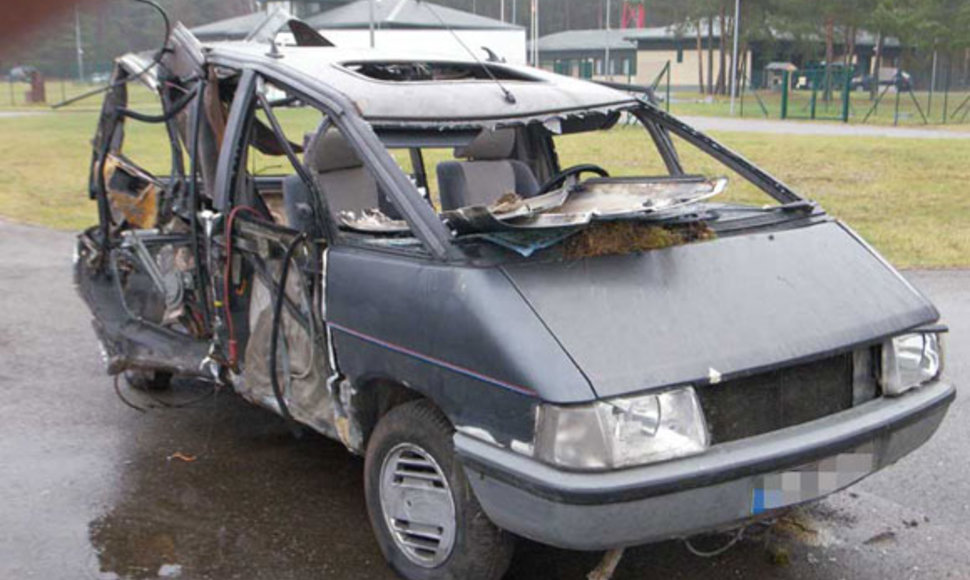 Kontrabandininkų „Renault Espace“ po avarijos