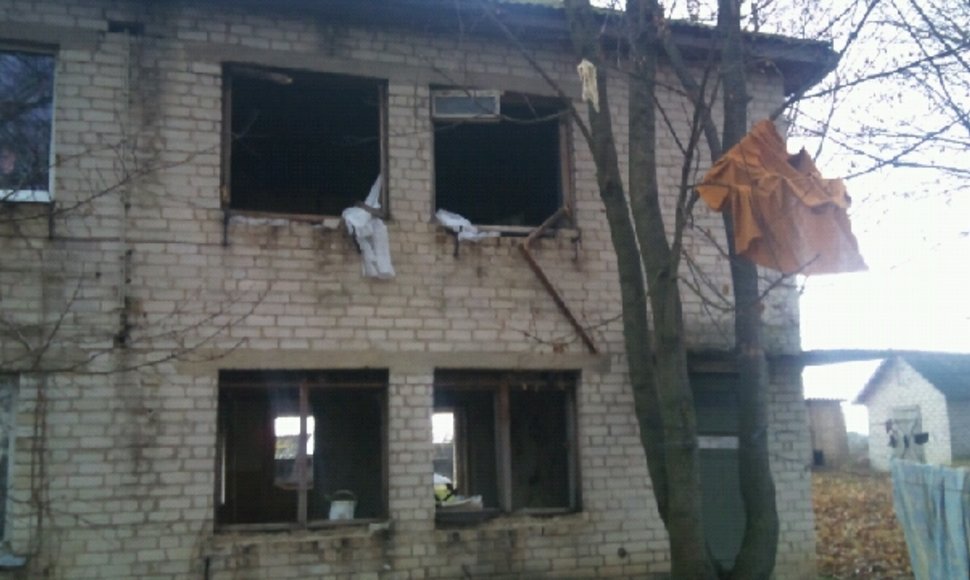 Per sprogimą išdužo namo langai