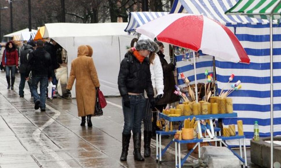 Sugriežtėjusiomis viešosios prekybos taisyklėmis valdininkai siekia pažaboti nelegalius prekeivius, apsidrausti dėl bendro estetinio vaizdo kokybės.