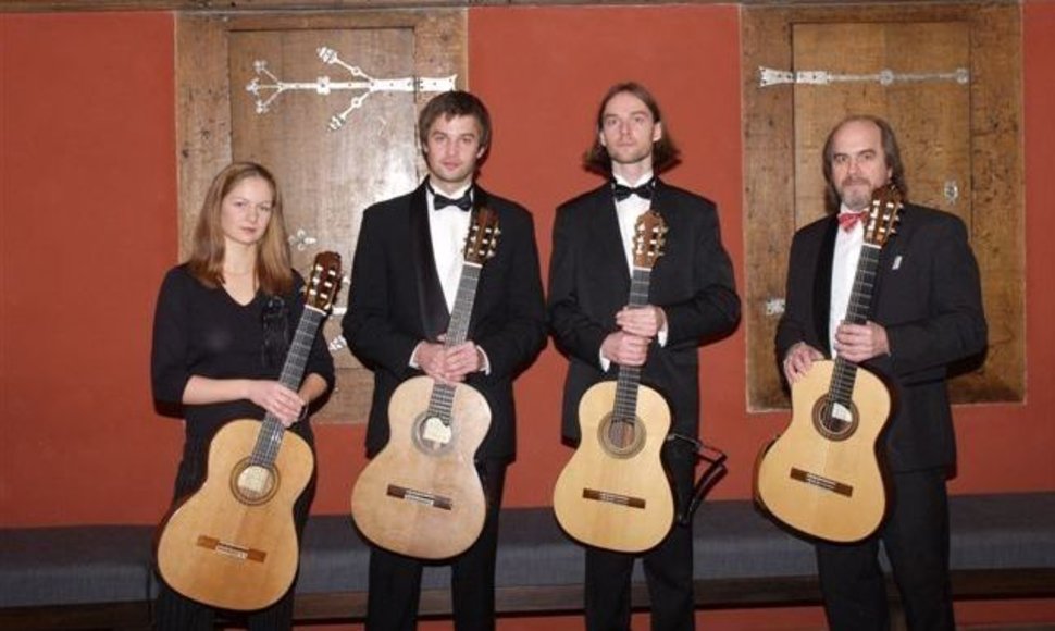 Klasikinę gitaros muziką grojantys estai gros ne tik žinomų klasikų, bet ir šiuolaikinių Estijos kompozitorių kūrinius, žavėdami publiką neįprastais garsais. 