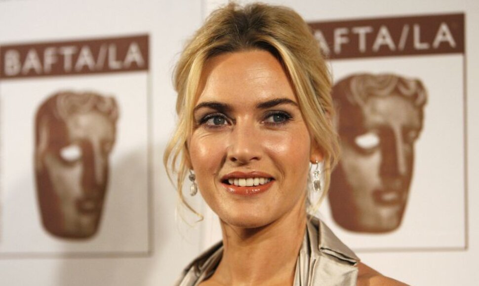 Kate Winslet pasijuto nepatogiai filmuodamasi intymioje meilės scenoje su Leonardo DiCaprio.