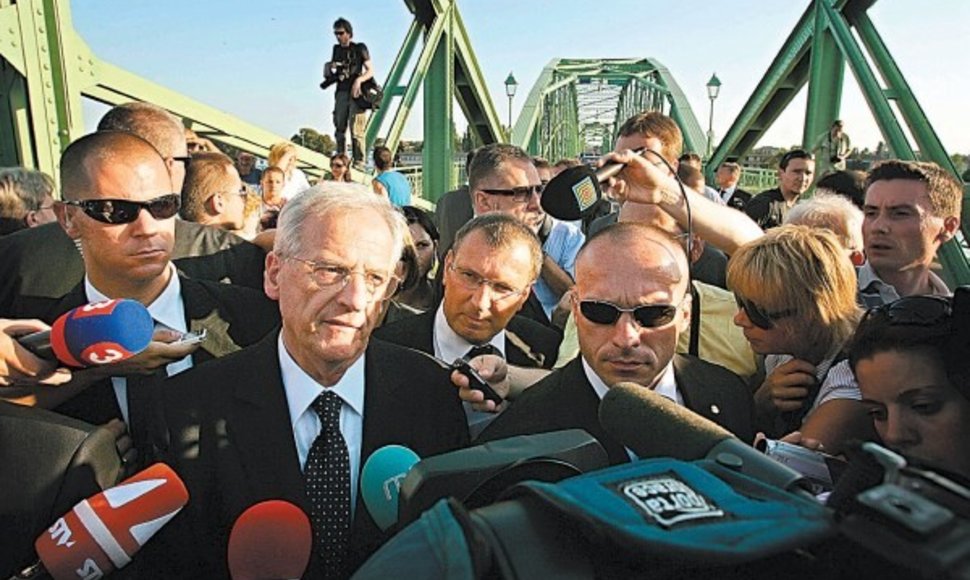 Prezidentui L.Solyomui nebuvo leista pereiti tilto, skiriančio Vengriją nuo Slovakijos.