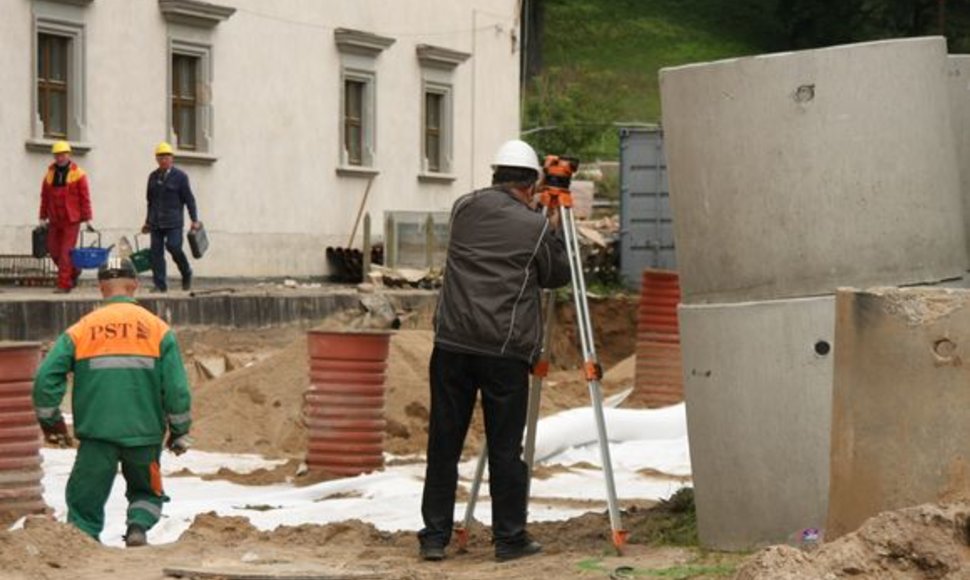 Valdovų rūmų statytojai turi paskubėti darbus baigti iki vasaros, kuomet planuojama rūmų atidarymo šventė. 