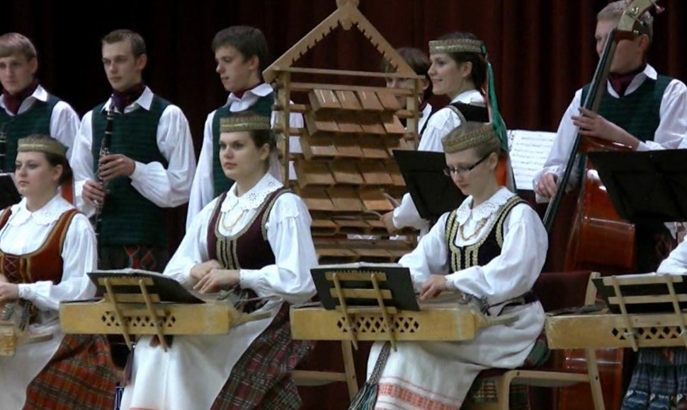 KTU tautinio meno ansamblis „Nemunas“ palydėtas į konkursą „Kadagys“.