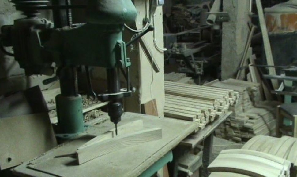Tauragės rajone aptiktas nelegalus baldų fabrikėlis.
