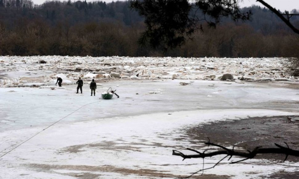 Prireikus, kariuomenė būtų pasiruošusi šalinti ledų sangrūdas upėse.