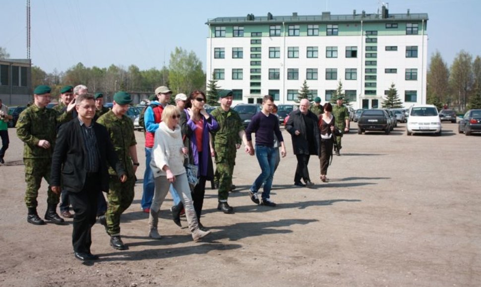 Seimo nariai lankėsi Rukloje dislokuotuose kariuomenės padaliniuose.