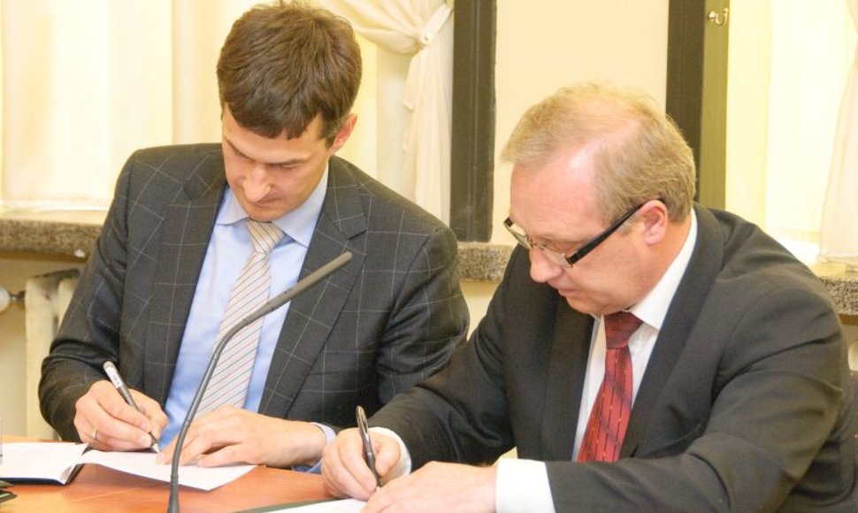 Nanotechnologijų tyrimams kelią atveria sutartis tarp KTU ir Lietuvos tyrimų centro.