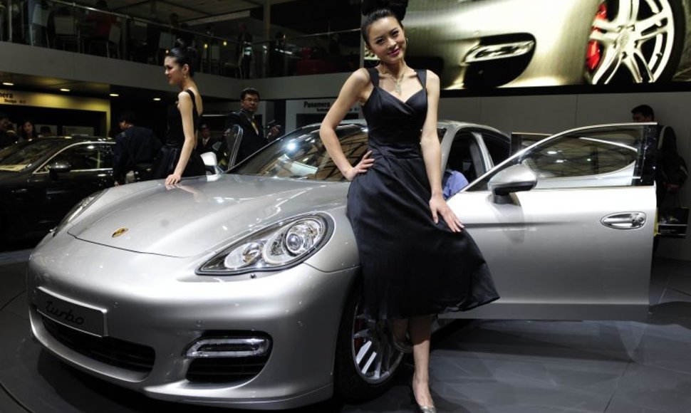 Svarbiam debiutui „Porsche“ pasirinko ne krizės krečiamą Vokietiją, o Kiniją.
