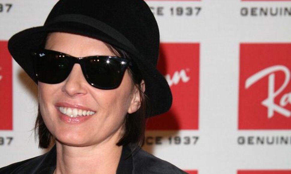 Aukciono šeimininkė Sadie Frost