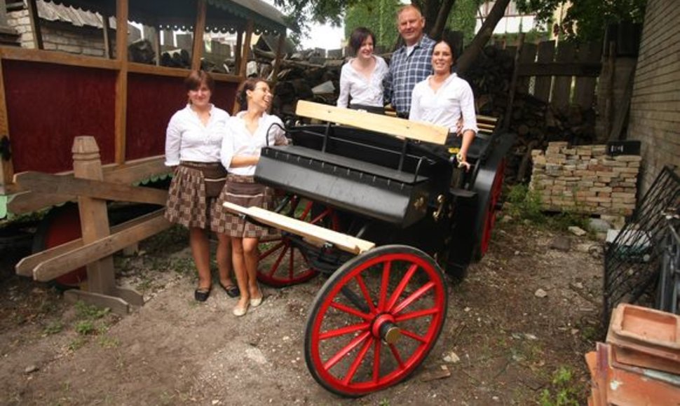 Ši neseniai pagaminta karieta-grilis šiandien išvažiuos į Gdanską, kur „maitins“ festivalio svečius.