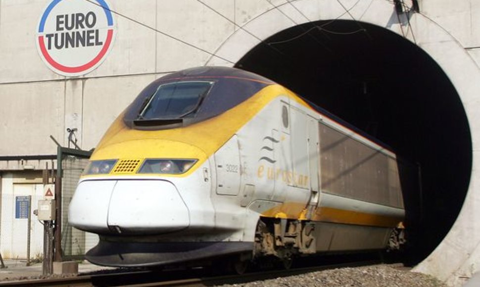 Eurotuneliu po gaisro važiuoja mažiau traukinių.