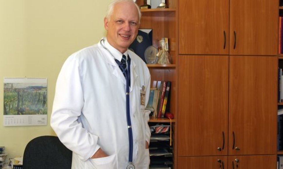 Gastroenterologijos klinikos vadovas Limas Kupčinskas ragino miestiečius kreiptis į šeimos gydytojus ir įsitikinti, ar neserga liga-pasalūne hepatitu C.